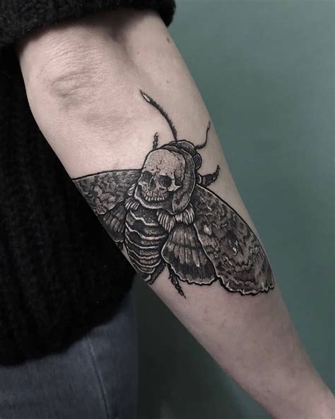 115 Intriguing Moth Tattoo Ideas with Meanings and。